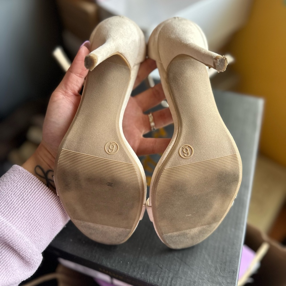 Lulu’s heels - Picture 5 of 5